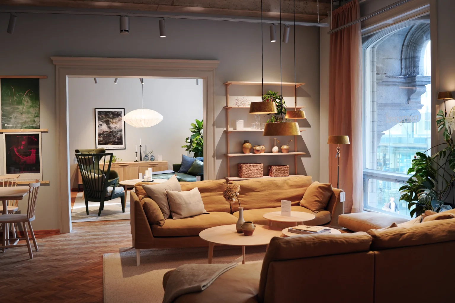 Spottune Omni Track in a furniture shop